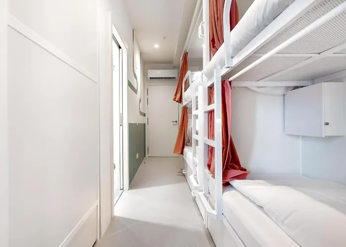 Hostel Boavista 83 *